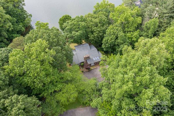 4749 16th Street DR NE, Hickory, NC 28601