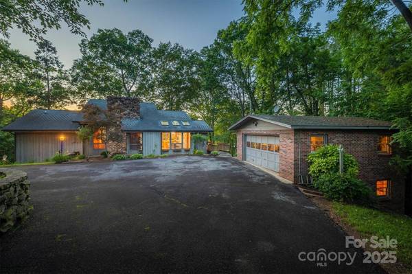 4749 16th Street DR NE, Hickory, NC 28601