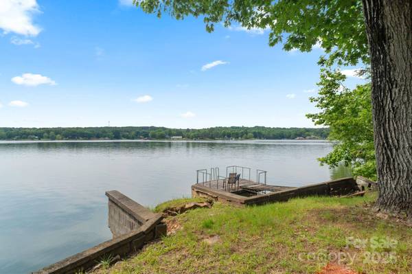 4749 16th Street DR NE, Hickory, NC 28601