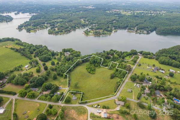 4749 16th Street DR NE, Hickory, NC 28601