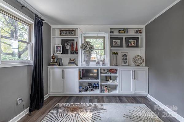 1952 13th ST NE, Hickory, NC 28601