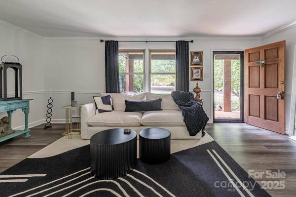 1952 13th ST NE, Hickory, NC 28601