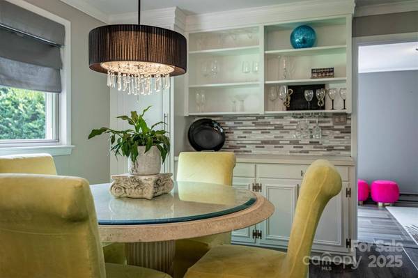 1952 13th ST NE, Hickory, NC 28601