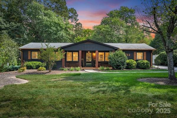 1952 13th ST NE, Hickory, NC 28601