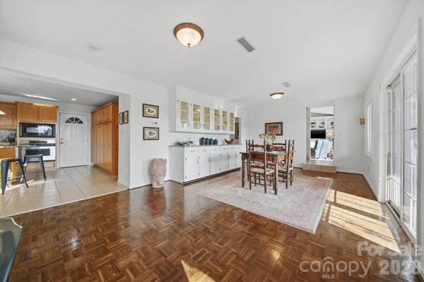 77 Trenton Trails DR, Taylorsville, NC 28681