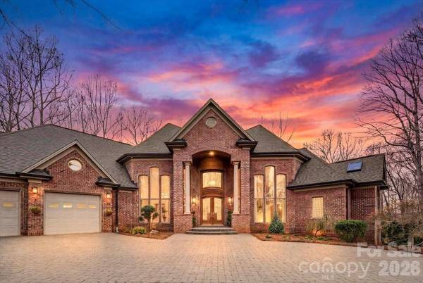 1043 Rolling Green DR, Newton, NC 28658