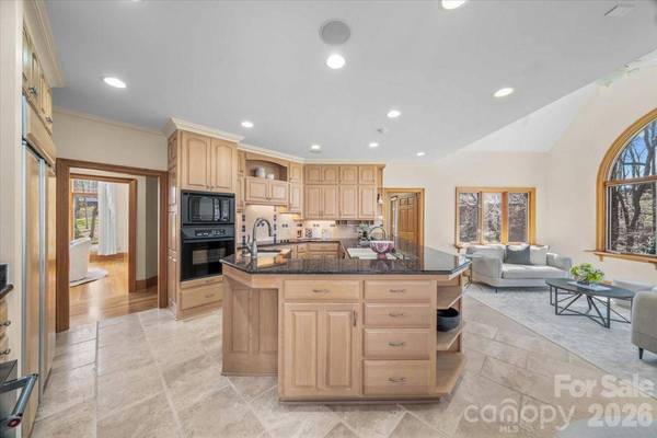 1043 Rolling Green DR, Newton, NC 28658