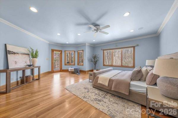 1043 Rolling Green DR, Newton, NC 28658