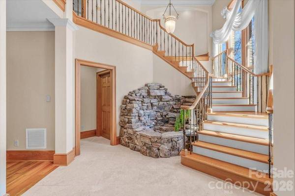 1043 Rolling Green DR, Newton, NC 28658