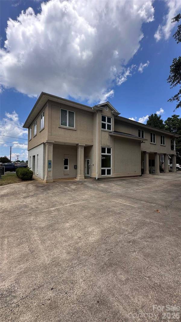 415 1st AVE SE, Hickory, NC 28602
