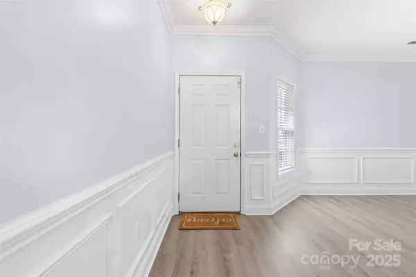 1386 21st AVE NE, Hickory, NC 28601