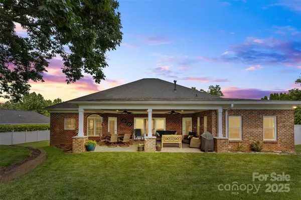 133 43rd Avenue LN NW, Hickory, NC 28601