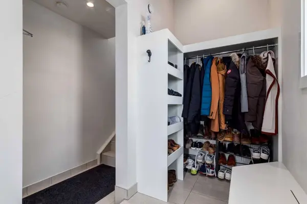 2925 17 ST SW, Calgary, AB T2T 4N6