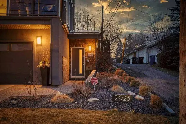 2925 17 ST SW, Calgary, AB T2T 4N6