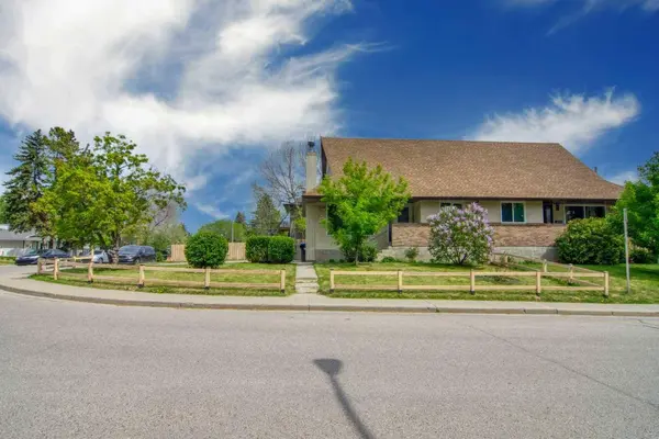 235 Avonburn RD SE, Calgary, AB T2H1N9