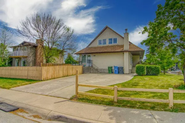 235 Avonburn RD SE, Calgary, AB T2H1N9