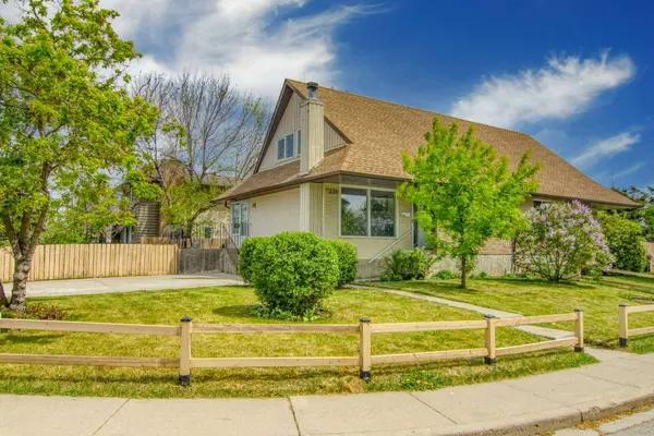 235 Avonburn RD SE, Calgary, AB T2H1N9