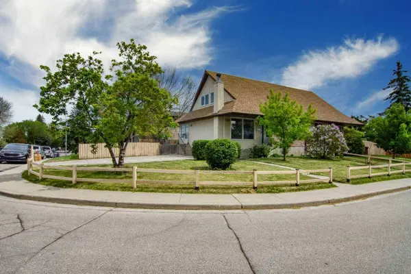 235 Avonburn RD SE, Calgary, AB T2H1N9
