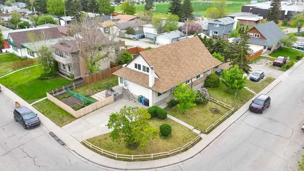 235 Avonburn RD SE, Calgary, AB T2H1N9