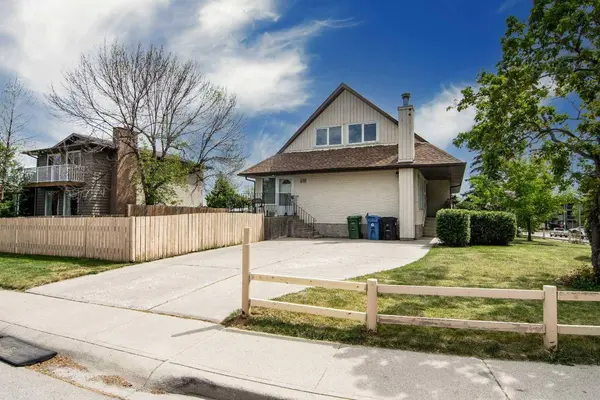 235 Avonburn RD SE, Calgary, AB T2H1N9