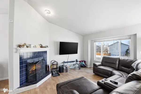 2011 Courage CIR, Anchorage, AK 99507