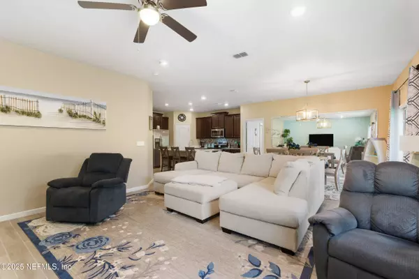 16252 BLOSSOM LAKE DR, Jacksonville, FL 32218