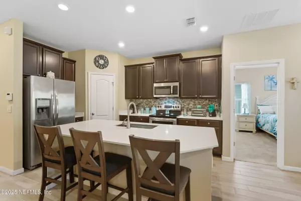 16252 BLOSSOM LAKE DR, Jacksonville, FL 32218