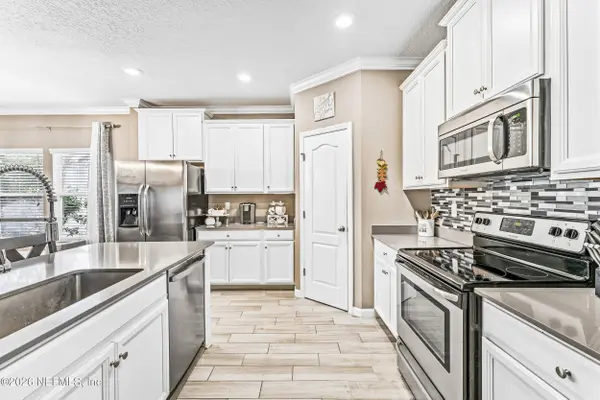 15727 BAINEBRIDGE DR, Jacksonville, FL 32218