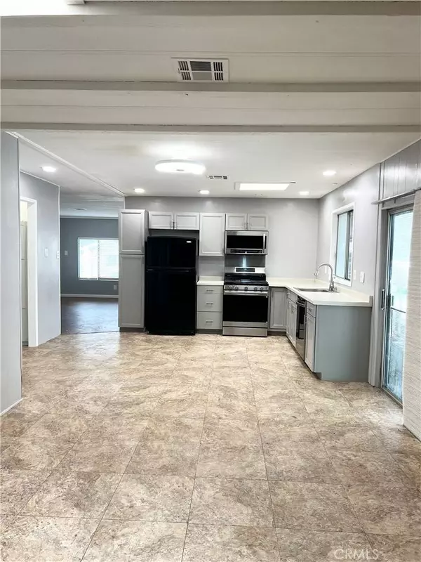 1001 W Lambert RD #327, La Habra, CA 90631