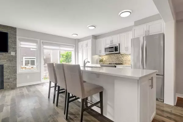 525 Foxlight CIR, Kanata, ON K2M 0L9