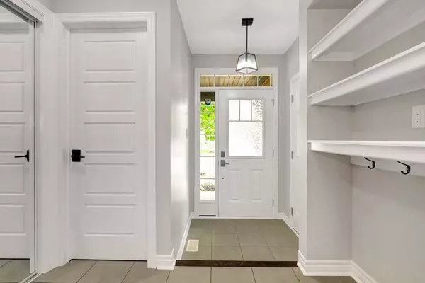 525 Foxlight CIR, Kanata, ON K2M 0L9