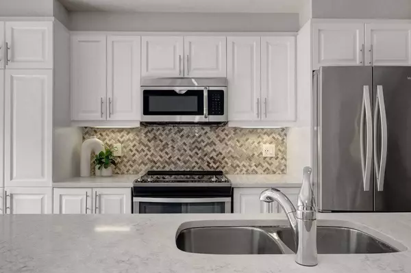 525 Foxlight CIR, Kanata, ON K2M 0L9