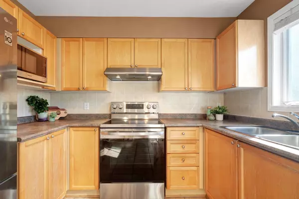 83 Manhattan CRES, Carlington - Central Park, ON K2C 4B8