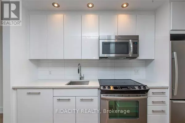 360 Patricia AVE #820, Ottawa, ON K1Z0A8