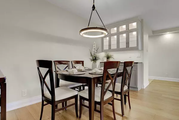 1195 Richmond RD #908, Woodroffe, ON K2B 8E4