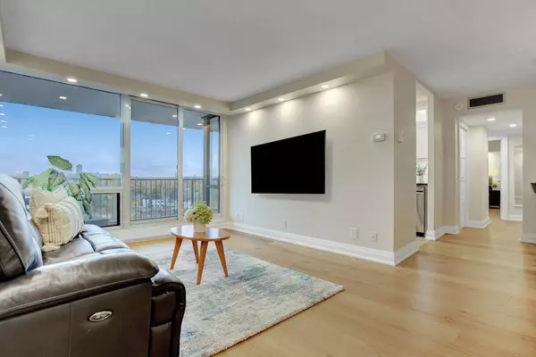 1195 Richmond RD #908, Woodroffe, ON K2B 8E4