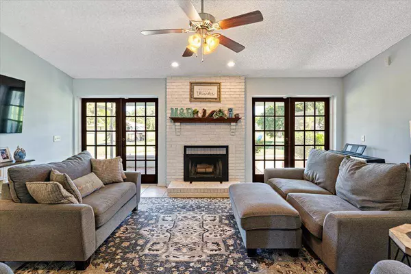 6193 NW Duke CIR, Port Saint Lucie, FL 34983