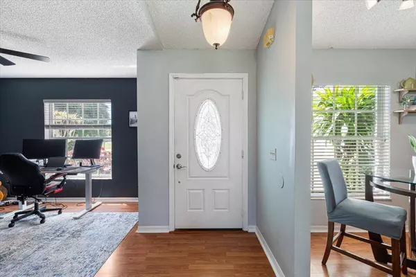 6193 NW Duke CIR, Port Saint Lucie, FL 34983