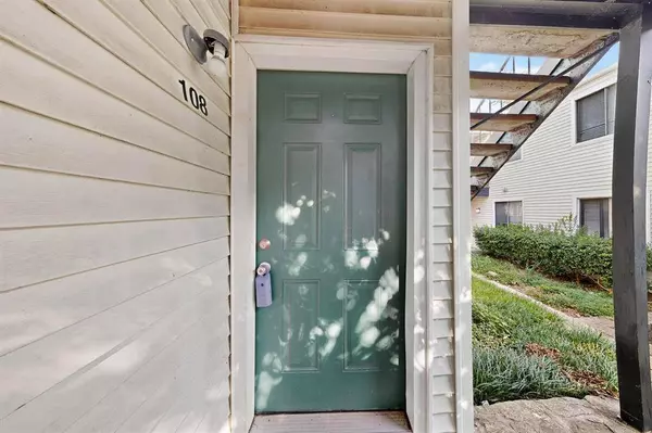 7431 Holly Hill Drive #108, Dallas, TX 75231