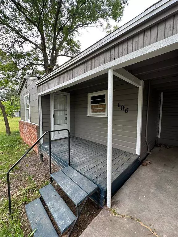 106 Circle Drive, Bogata, TX 75417