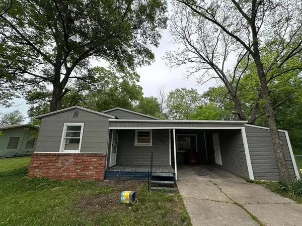 106 Circle Drive, Bogata, TX 75417