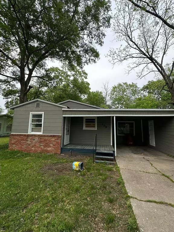 106 Circle Drive, Bogata, TX 75417