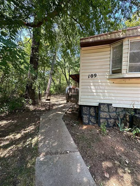 109 E Prospect Street, Denison, TX 75021