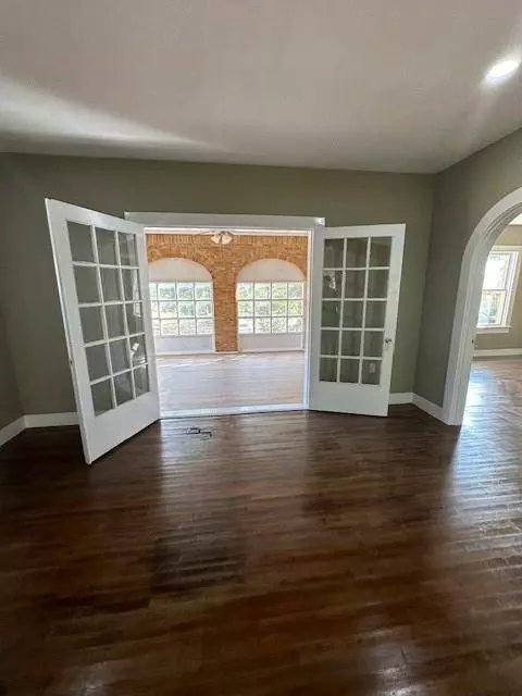 1501 N Jackson Street, Palestine, TX 75803