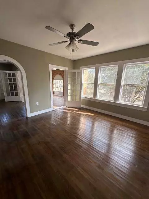 1501 N Jackson Street, Palestine, TX 75803