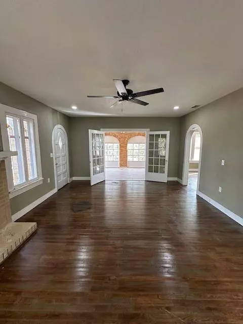 1501 N Jackson Street, Palestine, TX 75803