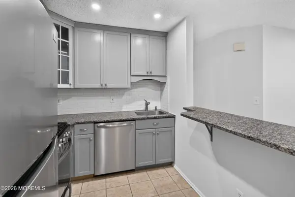 92 Des Moines Court, Tinton Falls, NJ 07712