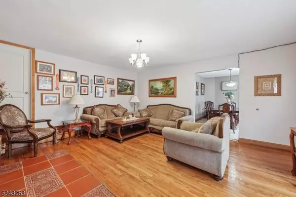 764-766 Hazard Pl, Elizabeth City, NJ 07208