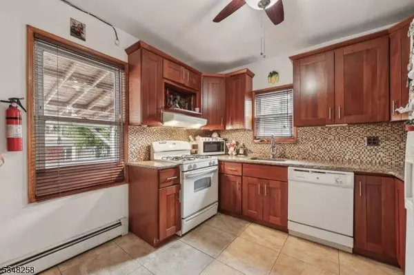 764-766 Hazard Pl, Elizabeth City, NJ 07208