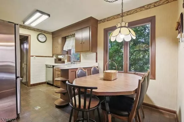 20 Kew Dr, Springfield Twp., NJ 07081